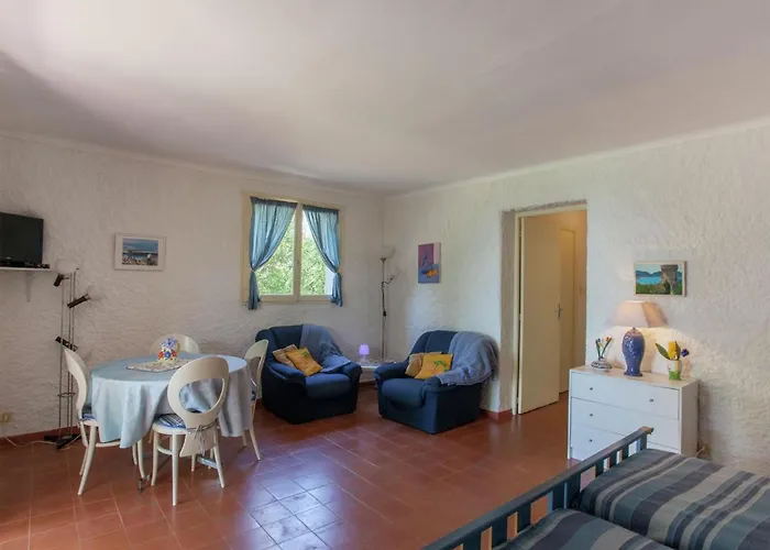 Romantic Retreat In Ferienhaus Cargèse